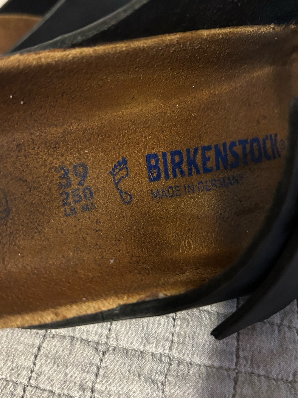 Classic Birkenstock sandals with black leather. - Picture 4 of 8